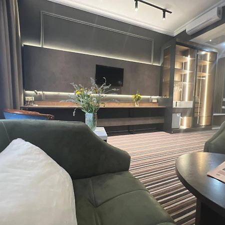 Sapar Standart Hotel シムケント エクステリア 写真