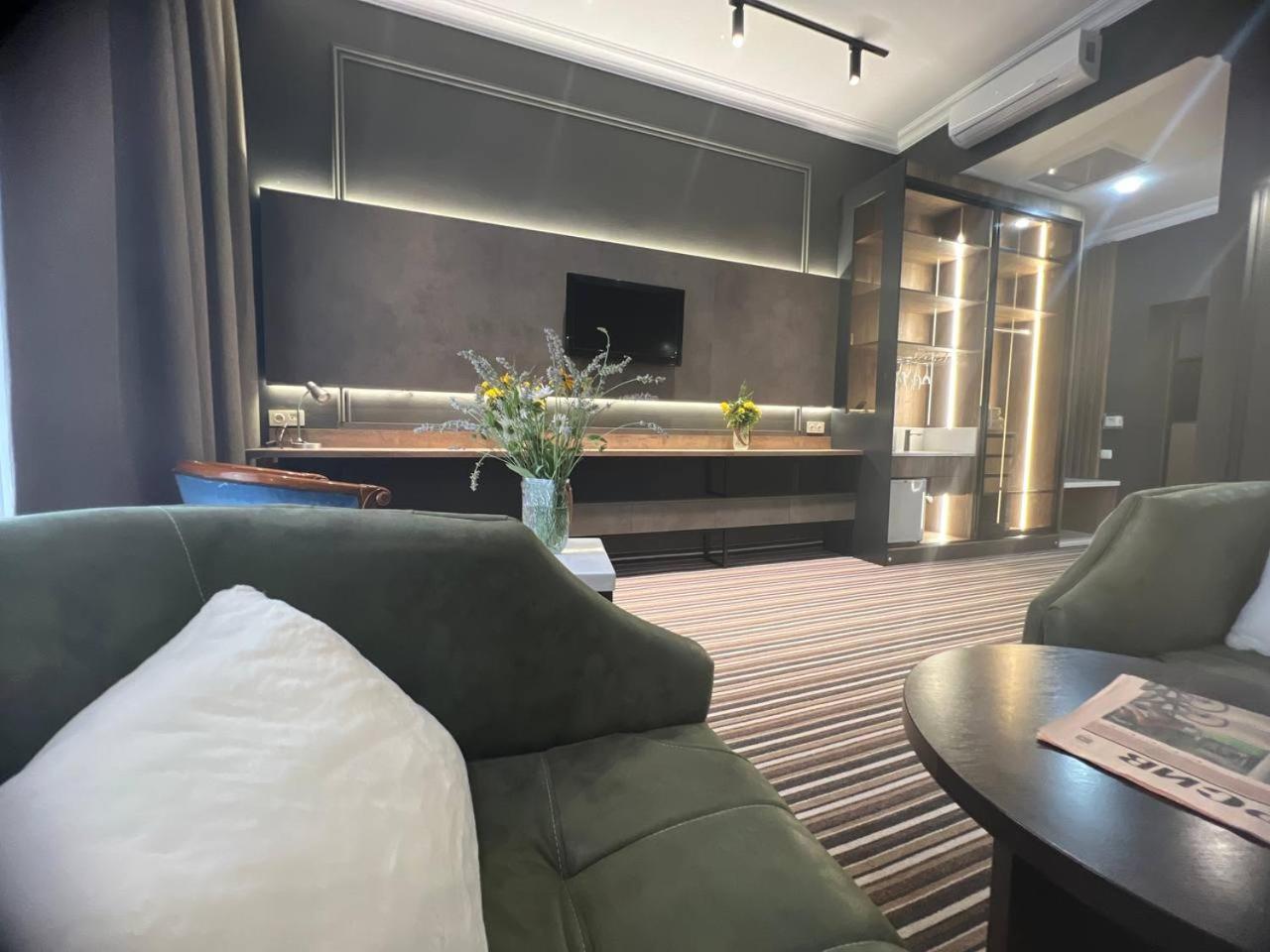 Sapar Standart Hotel シムケント エクステリア 写真