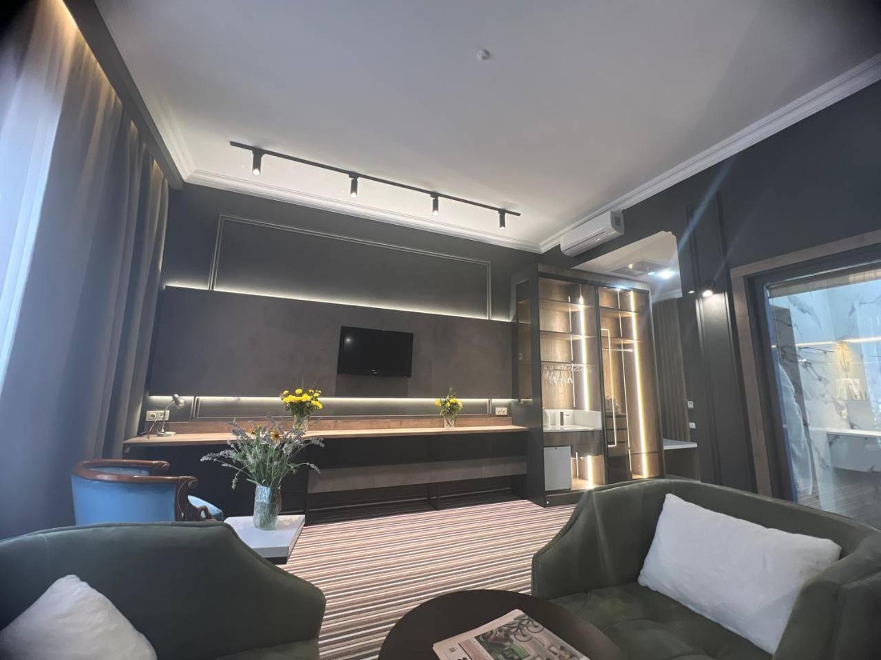 Sapar Standart Hotel シムケント エクステリア 写真