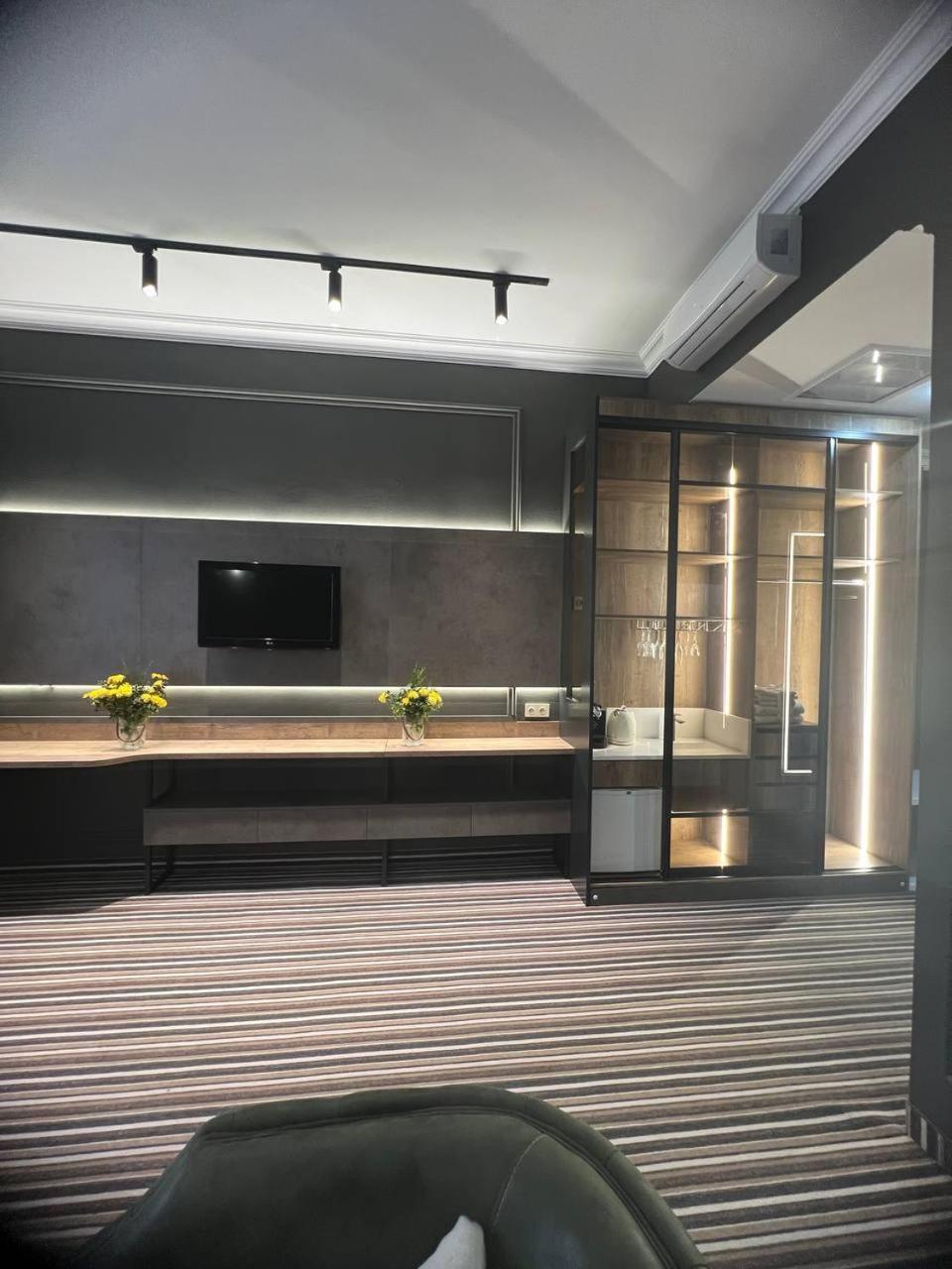 Sapar Standart Hotel シムケント エクステリア 写真