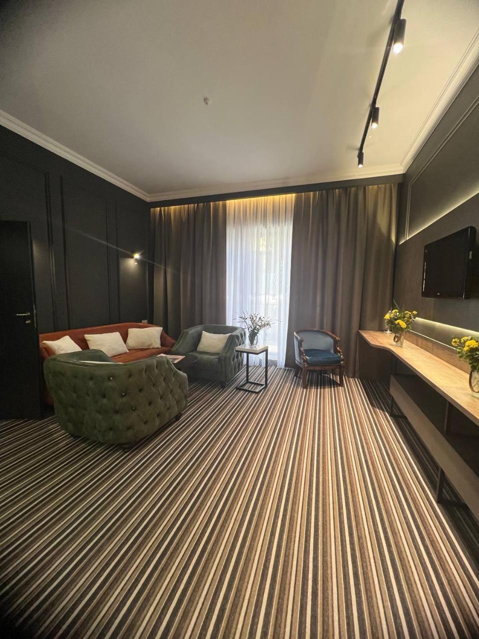 Sapar Standart Hotel シムケント エクステリア 写真
